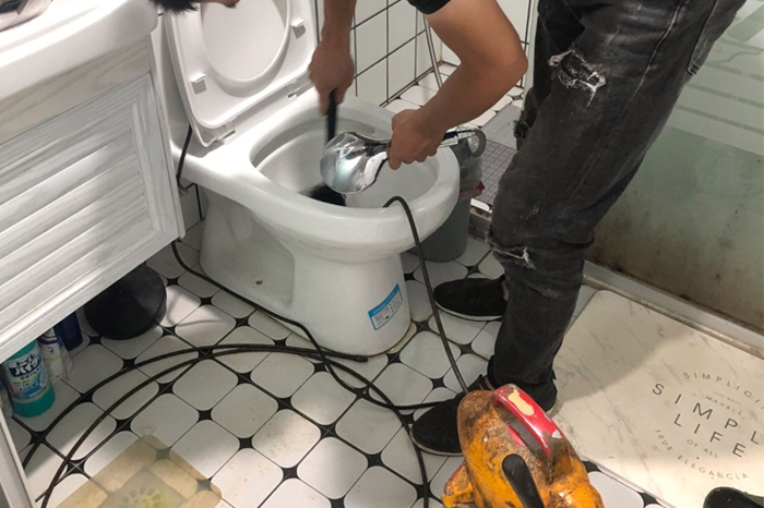 马龙疏通下水道