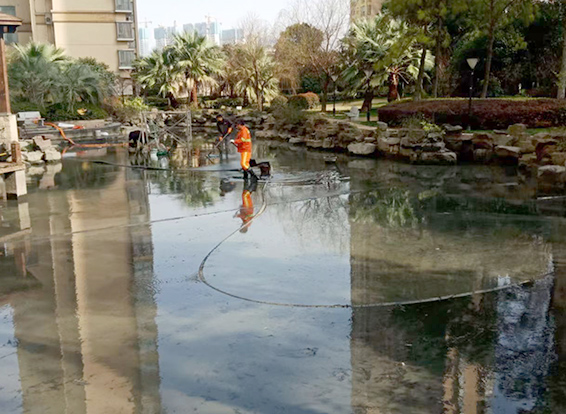 马龙景观池淤泥清理