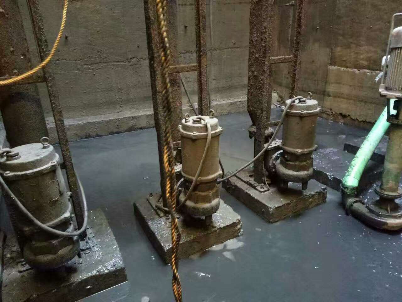 马龙污水池清理