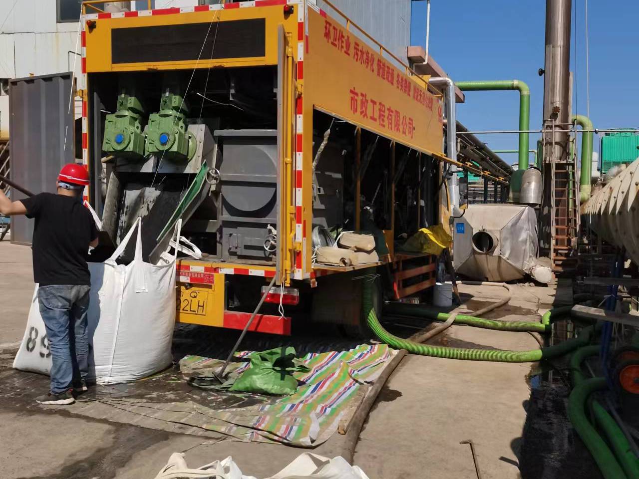 马龙淤泥压干处理